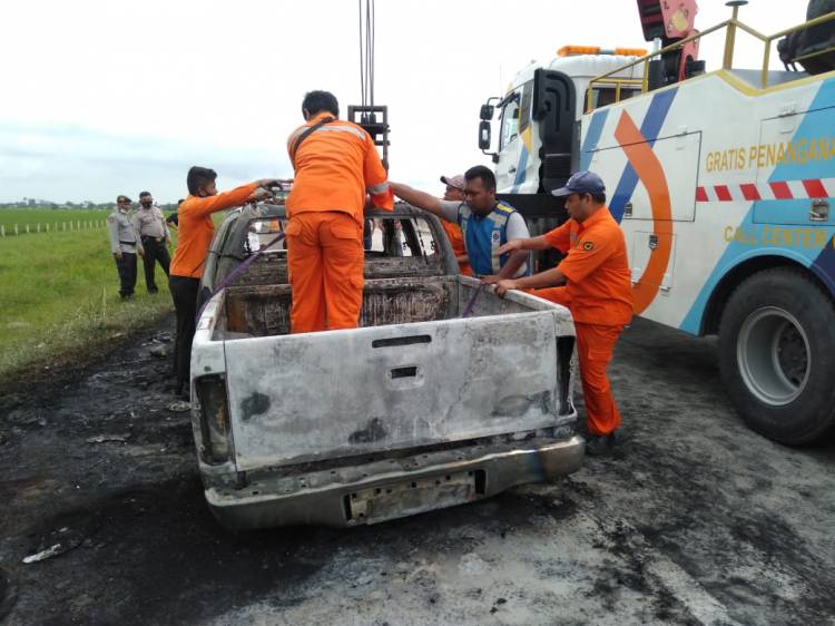 Mobil Dinas BPPRD Batubara Hangus Terbakar di Jalan Tol Medan-Tebing Tinggi