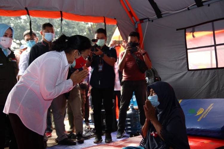 Pasca Bencana Longsor di Sumedang, Menteri Bintang Bangun Pos Pengungsi Khusus Perempuan dan Anak