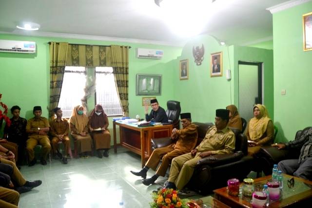 Jaga Nama Baik Kementerian Agama, Kepala Kantor Kemenag Tanjungbalai Gelar Rapat Pembinaan Pegawai Honorer