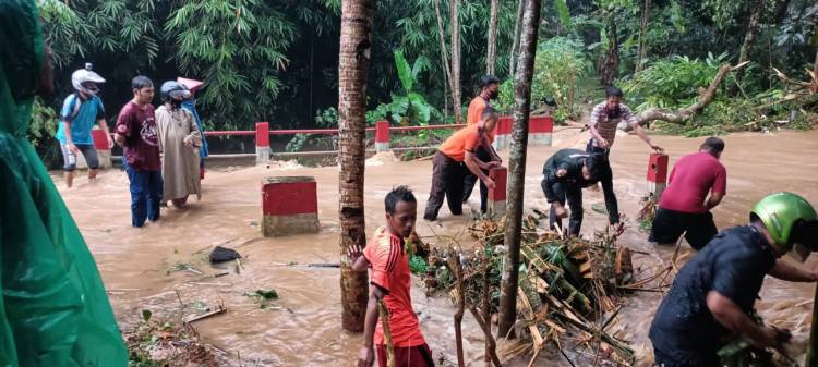 Luapan Sungai Kali Paruk Sebabkan Banjir di Kabupaten Banyumas