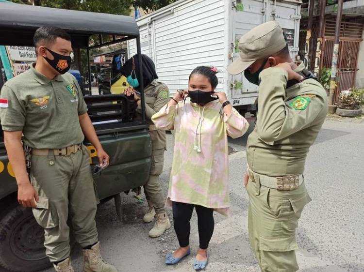 Tak Pakai Masker, 15 Warga Terima Sanksi Sosial dari Polsek Medan Timur