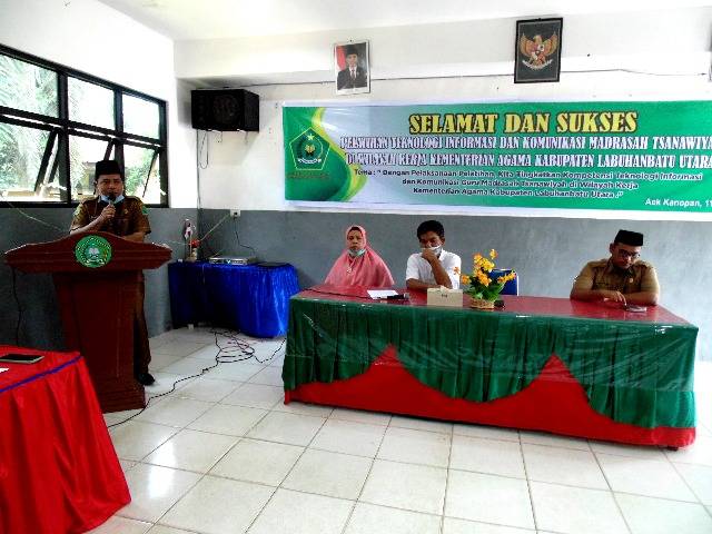 Kankemenag Labura Buka Diklat TIK untuk Guru Madrasah