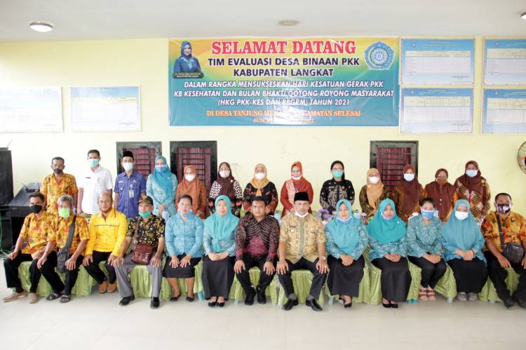 Tingkatkan Kreatifitas Kader PKK, Tiorita Terus Lakukan Pembinaan