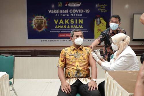 Sekda Kota Medan Wiriya Alrahman Terima Suntikan Kedua Vaksin Covid-19