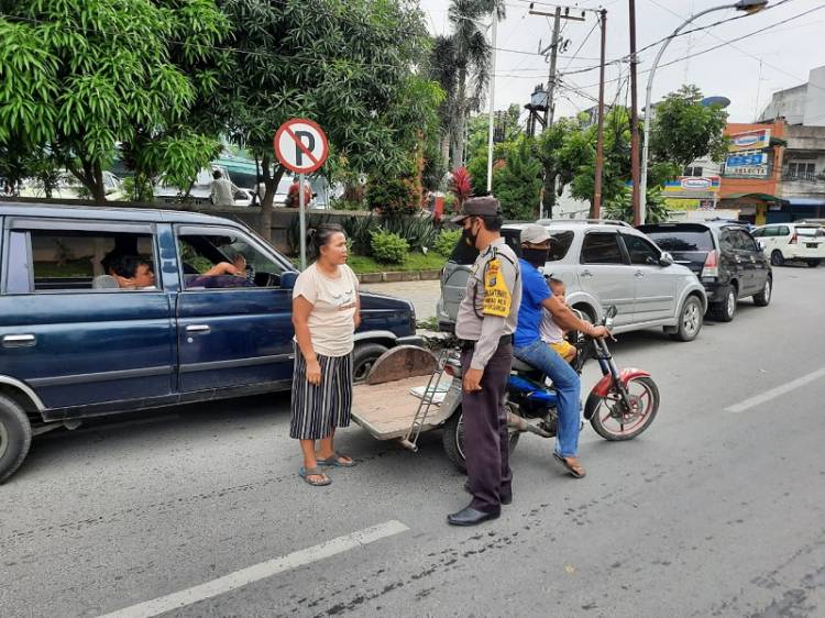 Polsek Medan Timur Kembali Razia Masker, Belasan Warga Terima Sanksi Sosial