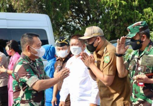 Wali Kota Medan Antar Kasad dan Ketua Persit KCK di Lanud Soewondo
