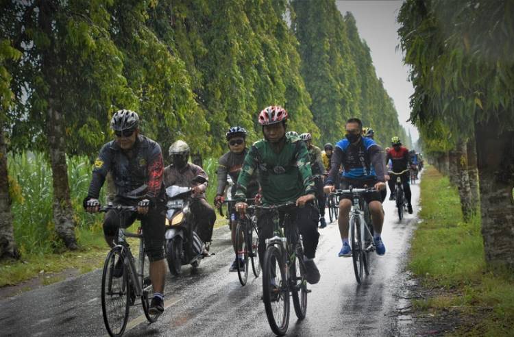 Korem 072/Pamungkas Gowes Baksos di Pantai Samas Bantul