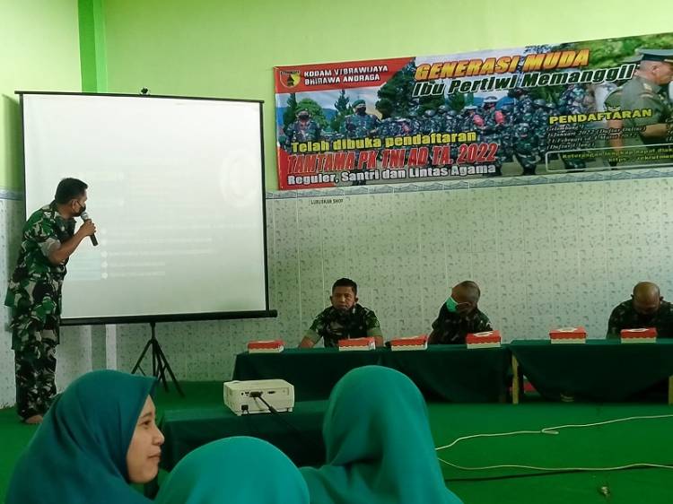 Kodim 0830/Surabaya Utara Sosialisasikan Rekrutmen Calon TNI-AD di Pesantren