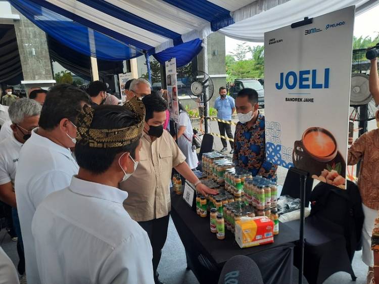 Motivasi Pelaku UMKM di Batubara, Menteri BUMN Erick Tohir Lirik Bandrek Jahe Joeli