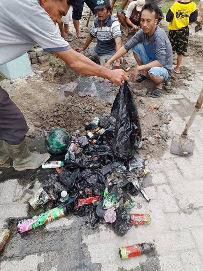 Jaga Kebersihan dan Kenyamanan, Warga Perumahan Pondok 4 Lakukan Program 1 Jam Saja