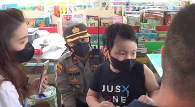 Tinjau Vaksinasi, Kapolsek Medan Baru Beri Semangat kepada Siswa Northen Green School