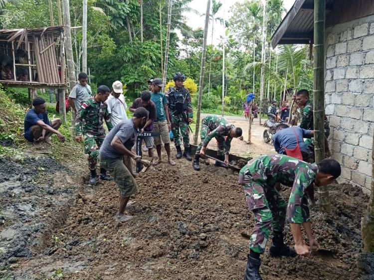 Satgas Yonif 126/KC Bantu Prosesi Pemakaman Warga Perbatasan