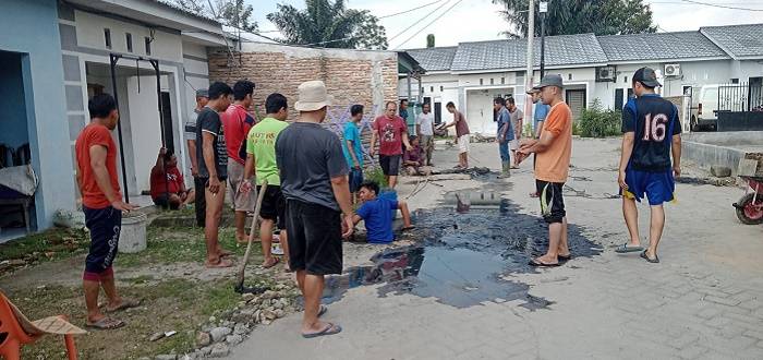 GTM & Trade Marketing Indosat Ooredoo Medan Apresiasi Program 1 Jam Saja Warga Perumahan Pondok 4 Desa Kolam