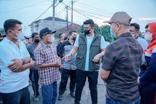 Tinjau Pembersihan Sungai Putih di Jalan Masjid, Bobby Nasution Dengarkan Keluhan Warga