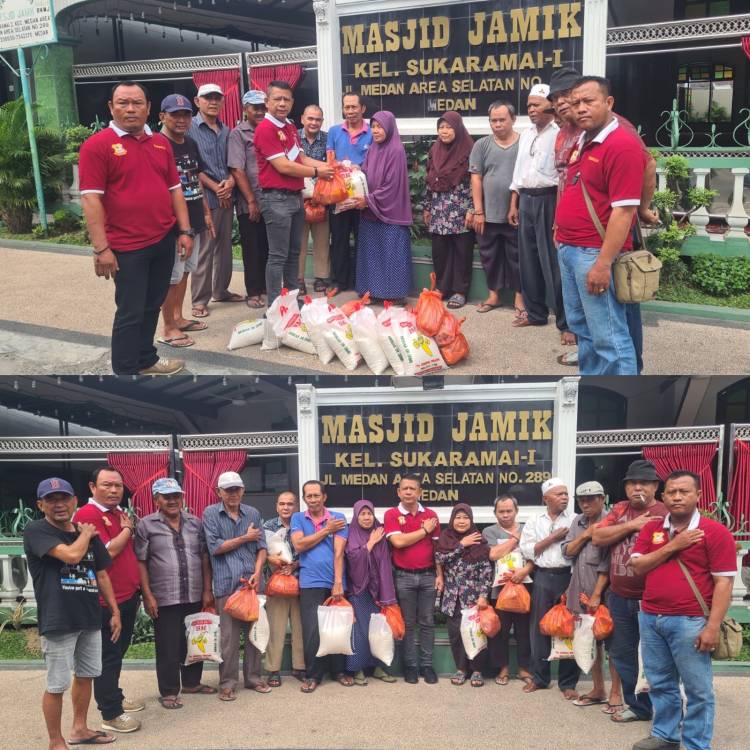 Ketua Pewarta Bagikan Sembako di Jumat Barokah, Kaum Duafa Senang dan Bahagia
