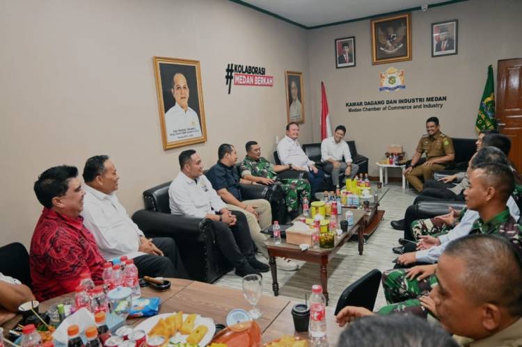 Walikota Medan Menghadiri Acara Open House Imlek KADIN Medan