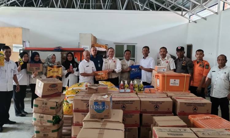 Gubernur Sumut Edy Rahmayadi Beri Bantuan Korban Banjir Langkat