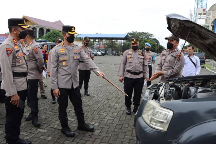 Pastikan Kendaraan Siap Digunakan,  Kapolrestabes Medan Cek Ranmor Dinas Polri 