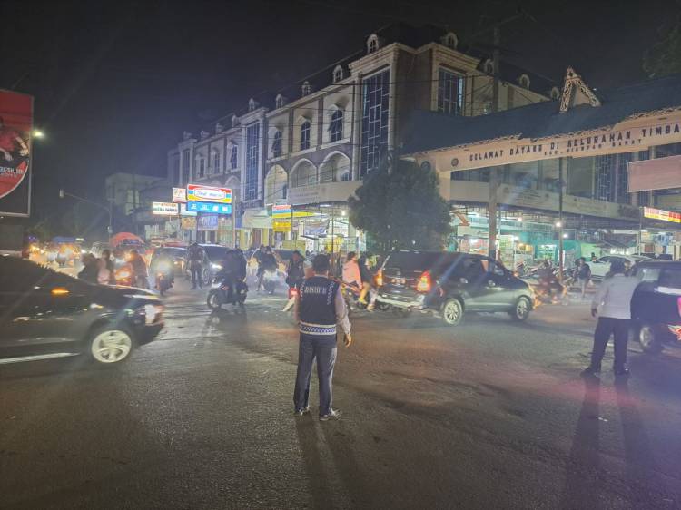 Personel Dishub Pematangsiantar Atasi Macet di Jalan H Adam Malik-Jalan MH Sitorus