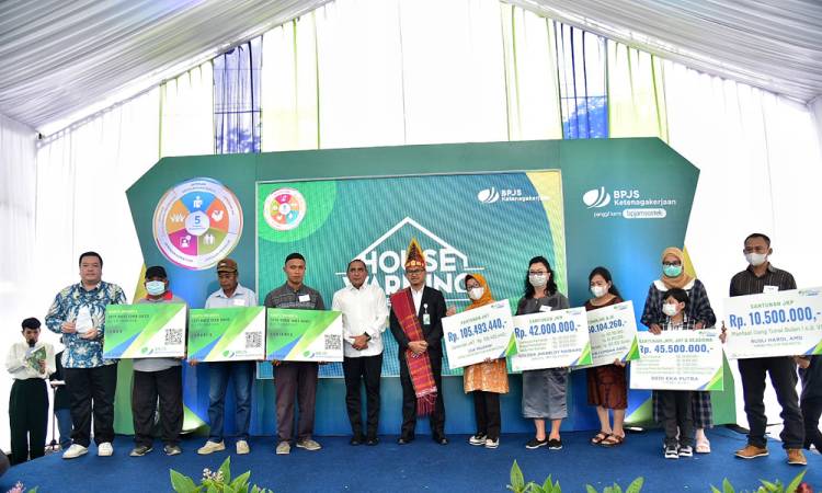  Gubernur Sumut Serahkan 10.000 BPJS Ketenagakerjaan