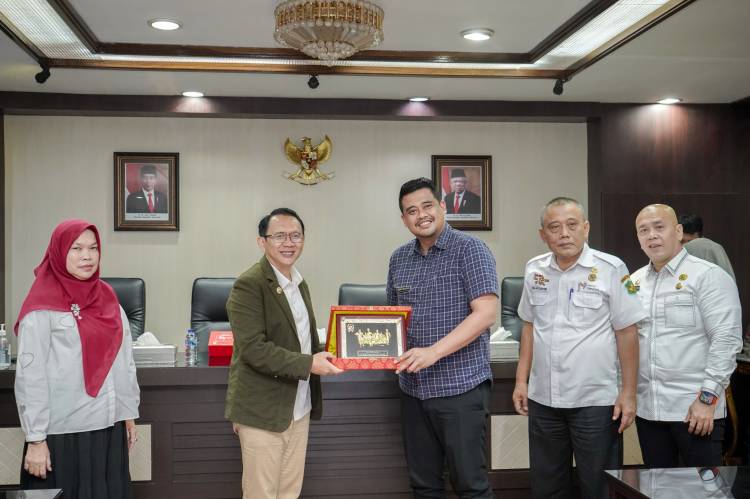 Tiru Sukses Medan Sebagai Tuan Rumah Hari Koperasi, Pj Bupati Bekasi Minta Masukan Bobby Nasution