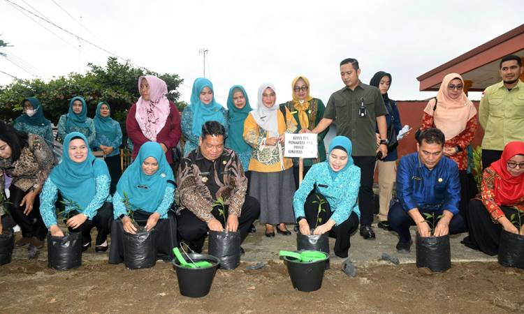 Kunjungi Posyandu Delima Tebingtinggi, Pj Ketua PKK Sumut Ajak Masyarakat Rutin Cek Kesehatan ke Posyandu