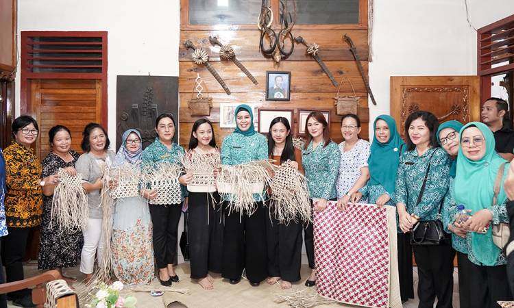 Punya Potensi Besar, Pj Ketua Dekranasda Sumut Dorong Masyarakat Nias Kembangkan UMKM Kriya