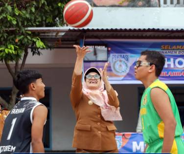 Buka Turnamen Basket Ball Methodist Cup VI, Walikota Pematang Siantar Lempar Bola Pertama