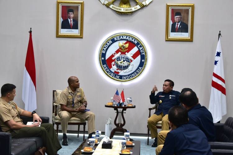 Bahas Kerja Sama Bilateral, Kepala Bakamla RI Terima Kunjungan US Naval Attache