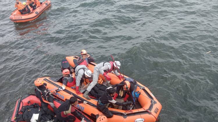 Bakamla RI Evakuasi Pemancing Yang Tenggelam di Pelabuhan Muara Baru Jakarta