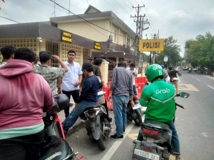  Geruduk Mapolrestabes Medan, BADKO HMI Sumut Minta Polisi Usut Tuntas Kasus Korupsi Penelitian Dosen Ilmu Komunikasi UINSU