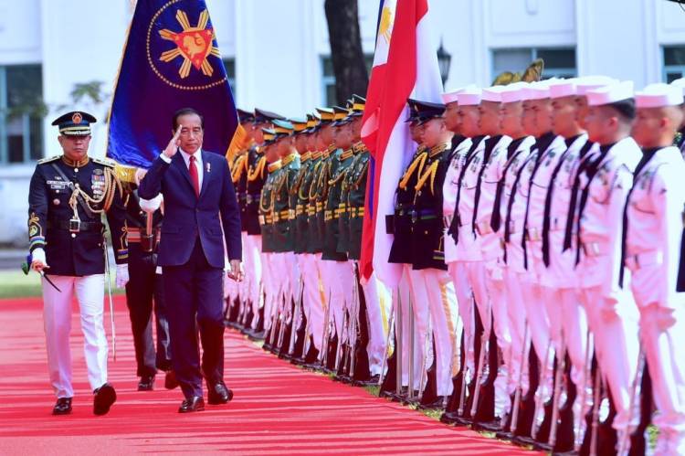 Tiba di Istana Malaca&ntilde;ang, Presiden Jokowi Disambut Upacara Resmi