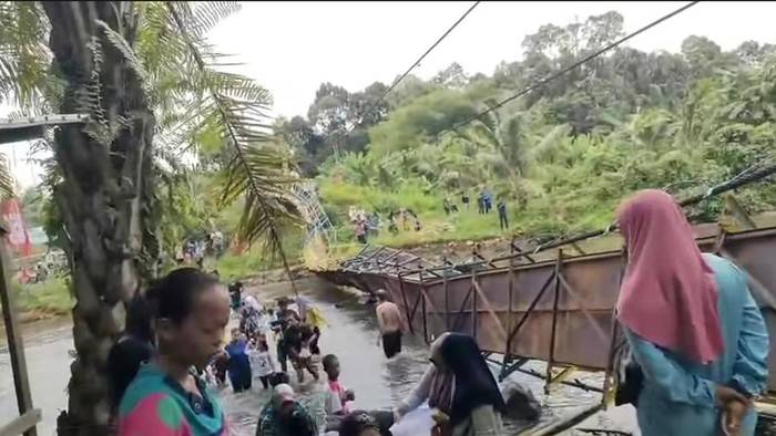 Jembatan Gantung di Lubuklinggau Putus, Puluhan Wisatawan Terluka