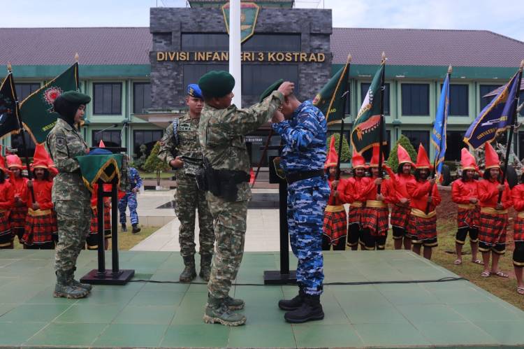 Pangkoopsud II Dikukuhkan sebagai Warga Kehormatan Divisi Infanteri 3 Kostrad