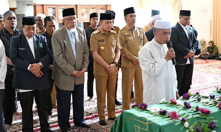 Pj Gubernur Sumut Sampaikan Duka Cita Atas Berpulangnya Istri Alm Raja Inal Siregar