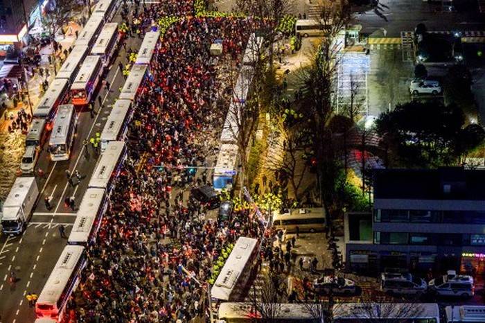 Penahanan Presiden Korsel Diperpanjang, Pendukungnya Serbu Pengadilan