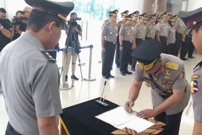 Kadiv Humas Polri Lantik Brigjen Pol Yan Fitri Halimansyah Sebagai Kabiro Multimedia