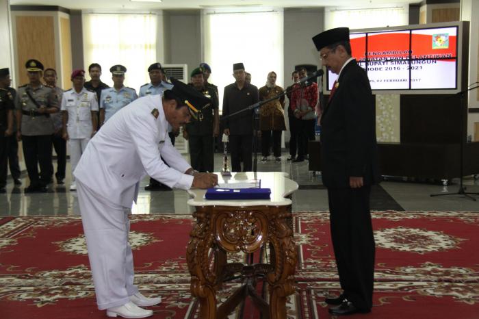 Gubernur Lantik Wakil Bupati Simalungun Amran Sinaga