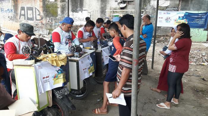Tim Anies-Sandi Gelar Vermak Jeans Gratis, Disambut Antusias Warga