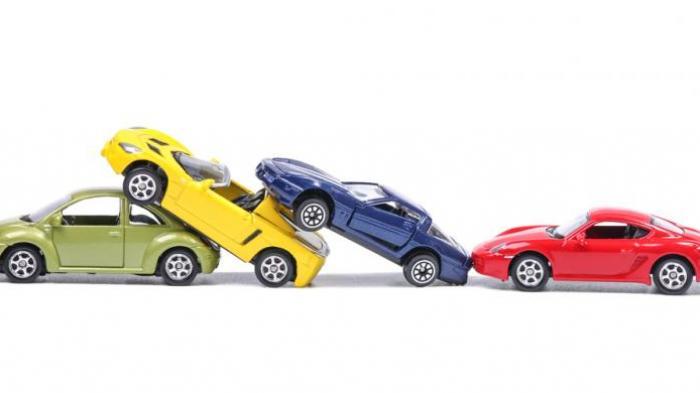 Diduga Rem Blong, Dumptruk Tabrak 5 Mobil di Jalan AH Nasution