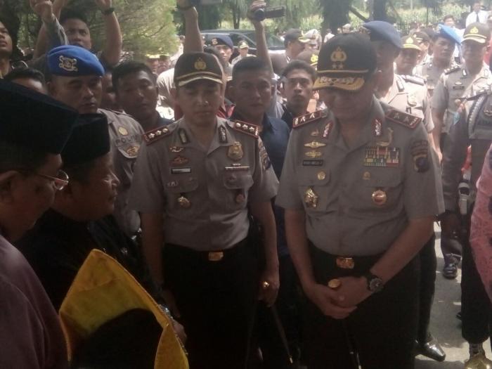 Kapoldasu Pimpin Langsung Shalat Zuhur Berjamaah di Masjid Darussalam