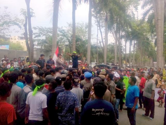Ratusan Nelayan Demo Kantor Bupati Deli Serdang