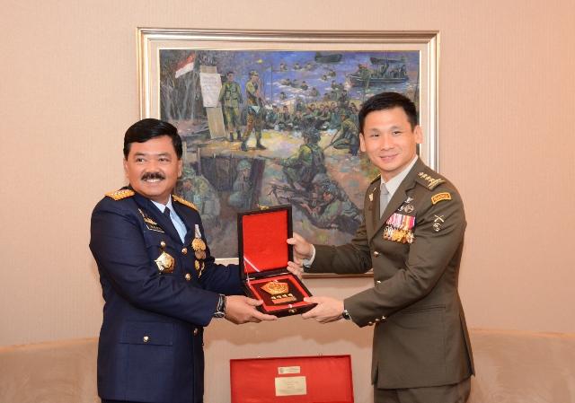 Panglima TNI Dianugerahi Bintang Kehormatan MSM dari Singapura