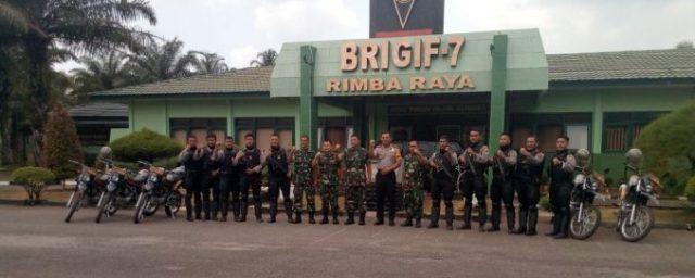 Sinergitas TNI-Polri : Tim Reaksi Cepat Sat Sabhara Polres Deli Serdang Kunjungi Brigif 7/RR