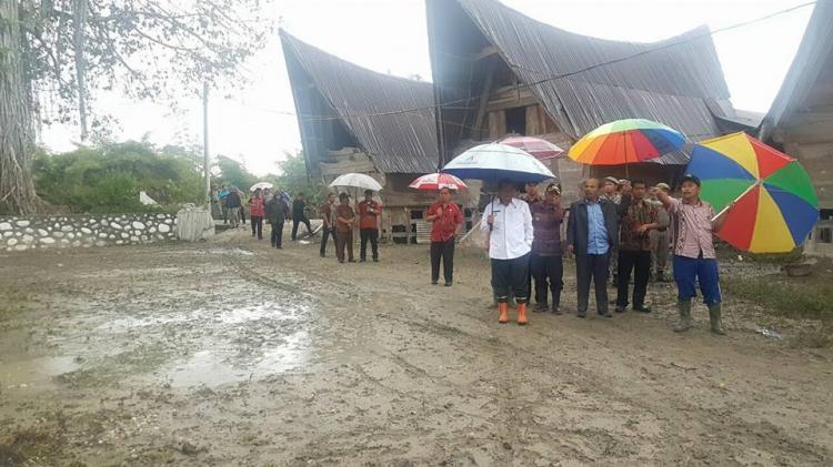 Bupati Samosir Tinjau Banjir di Kecamatan Onanrunggu dan Nainggolan
