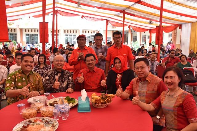 Tak Pernah Absen Berkunjung Saat Imlek, Sofyan Tan Sebut Tengku Erry Sahabat Setia