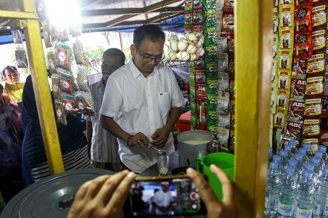 Saat Sihar Sitorus Ditantang Wartawan Seduh Kopi Ala Warkop