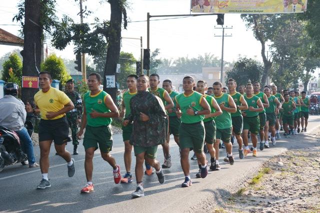 Danrem 022/PT Pimpin Lari TNI dan PNS di Jalanan Pematang Siantar