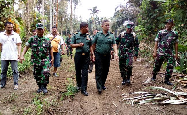 Kasiter Korem 022/PT Tinjau Kegiatan Pra TMMD ke-101 di Kutalimbaru