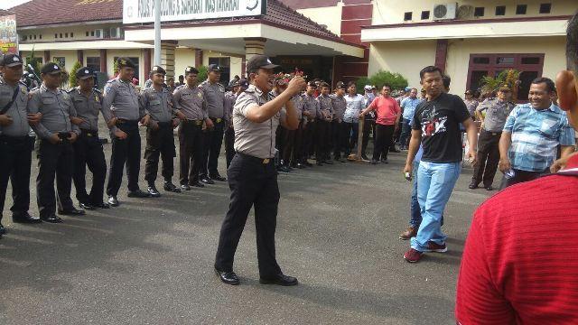 Polres Deli Serdang Latihan Sispam Jelang Pilkada Serentak
